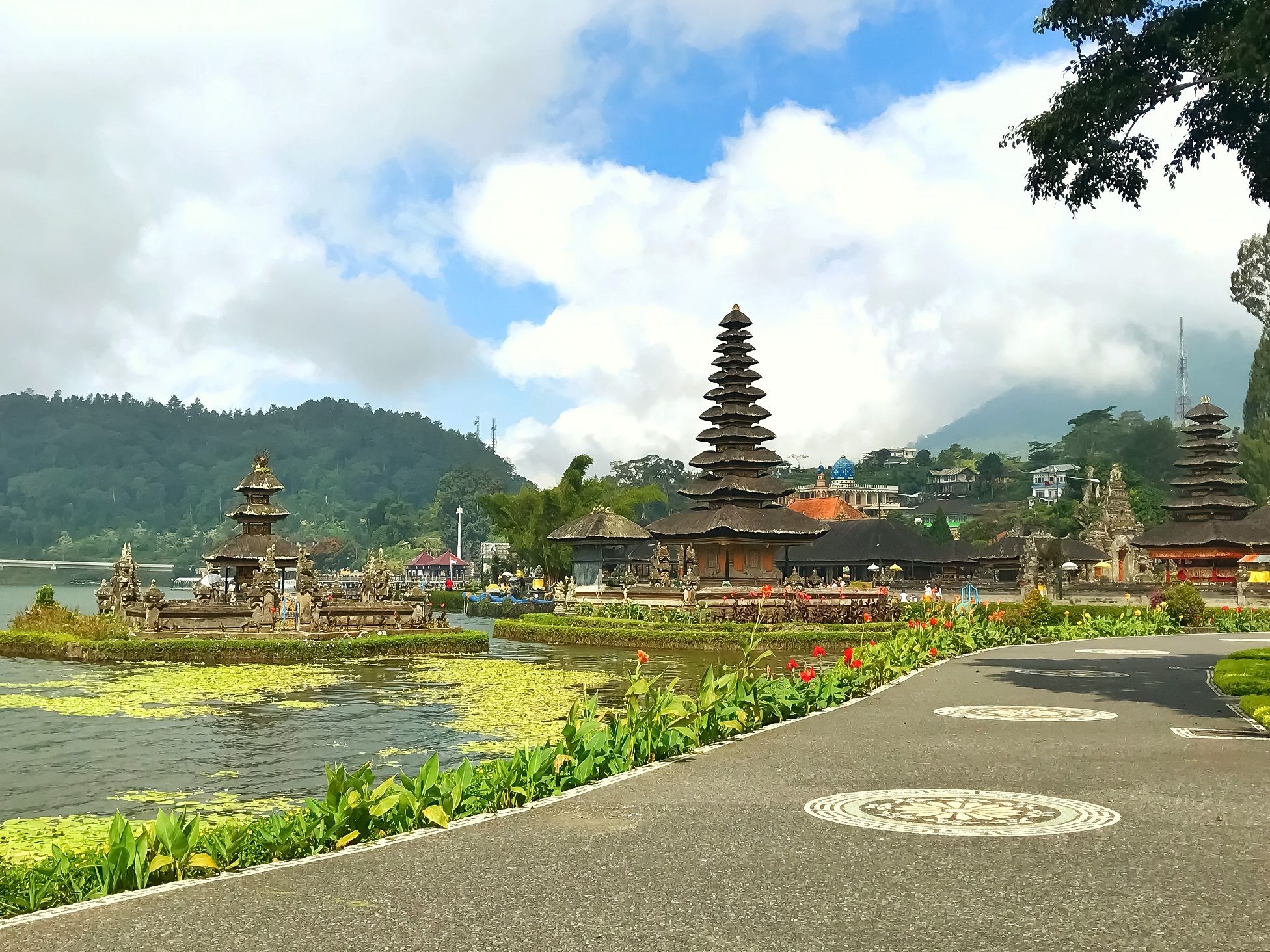 ulun-danu-beratan-temple-2022-05-15-05-35-38-utc.jpg