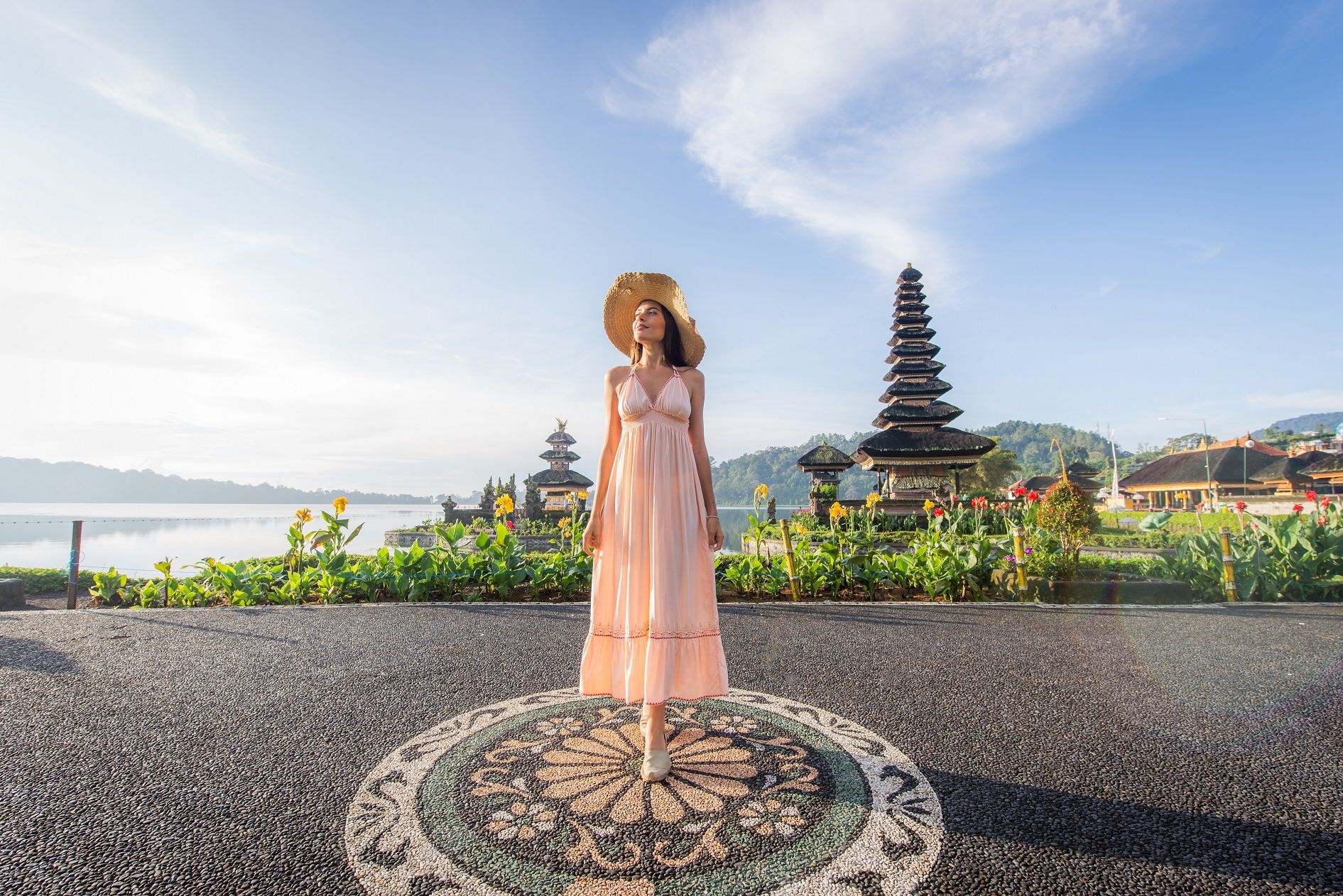 young-woman-at-the-pura-ulun-danu-bratan-bali-2021-09-01-17-17-22-utc.jpg