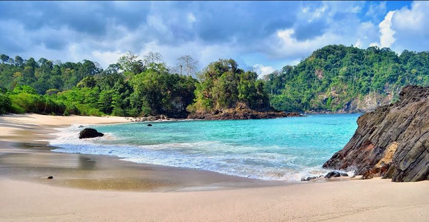 teluk_hijau_banyuwangi.jpg