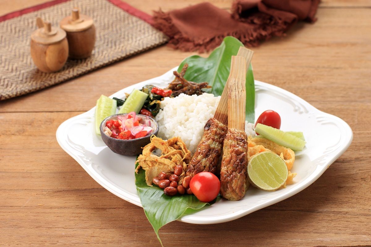 nasi-campur-bali-indonesian-balinese-rice-with-sa-2023-01-24-11-25-12-utc.jpg