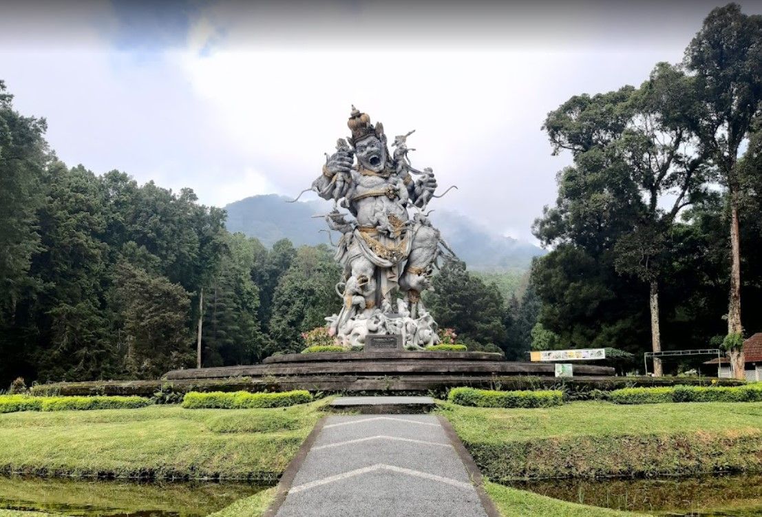 kumbakarna laga bali botanical garden sclupture.jpg