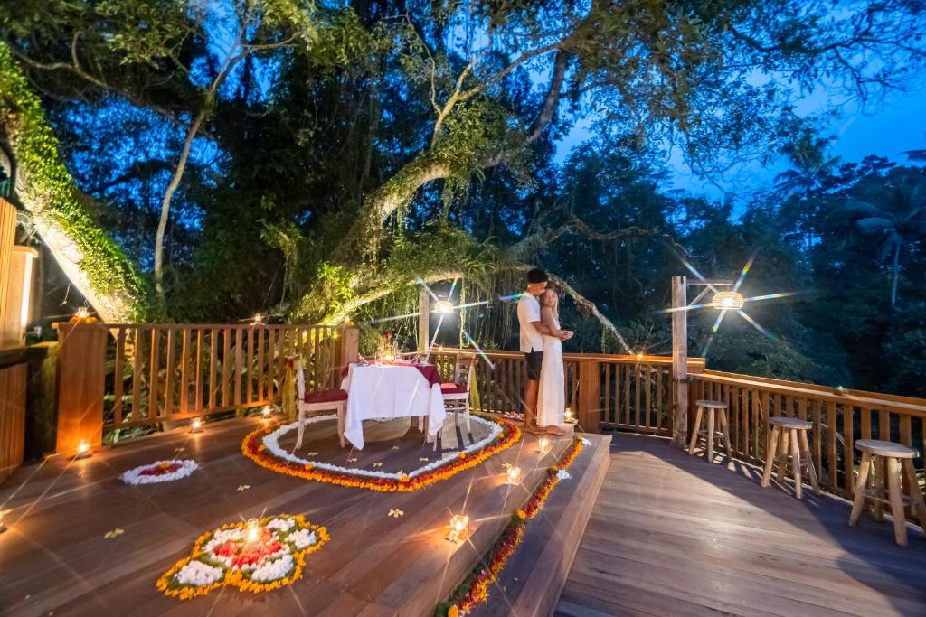 Kawi Resort Ubud romantic dinner.jpeg