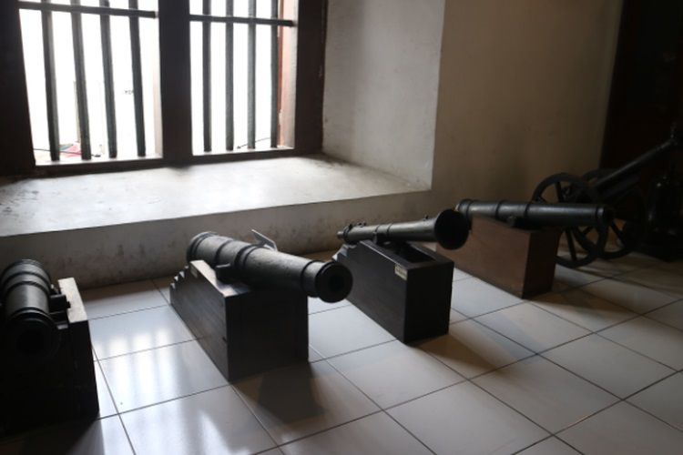 the canon replica in the maritime museum.jpg