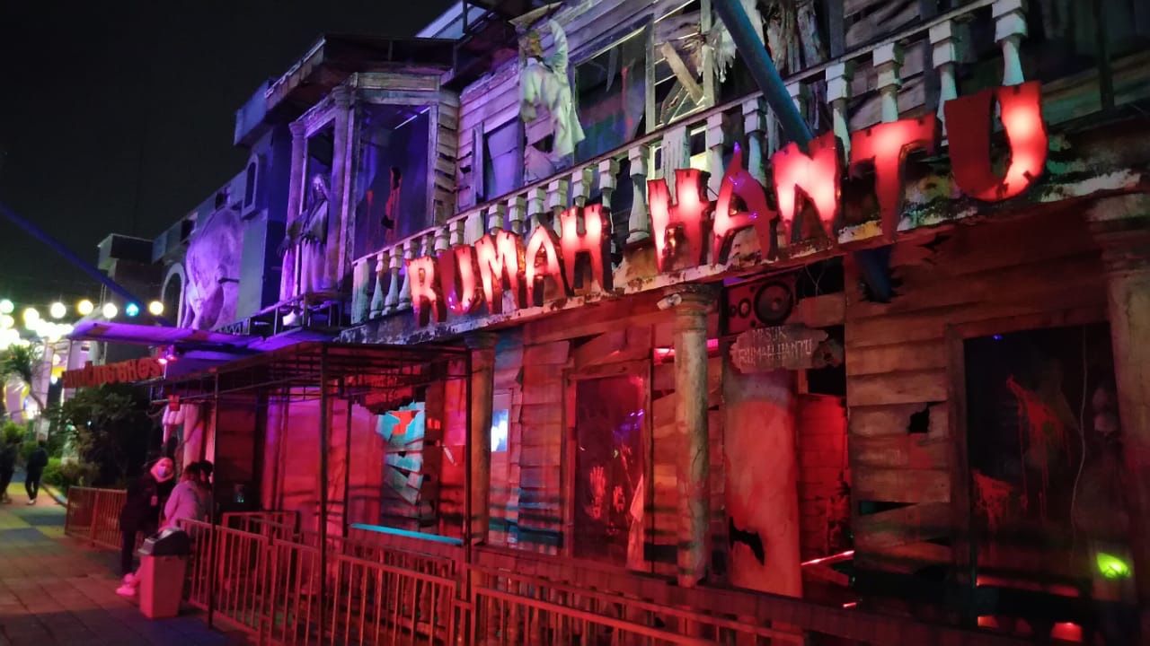 Batu Night Spectacular theme park rumah hantu.jpg