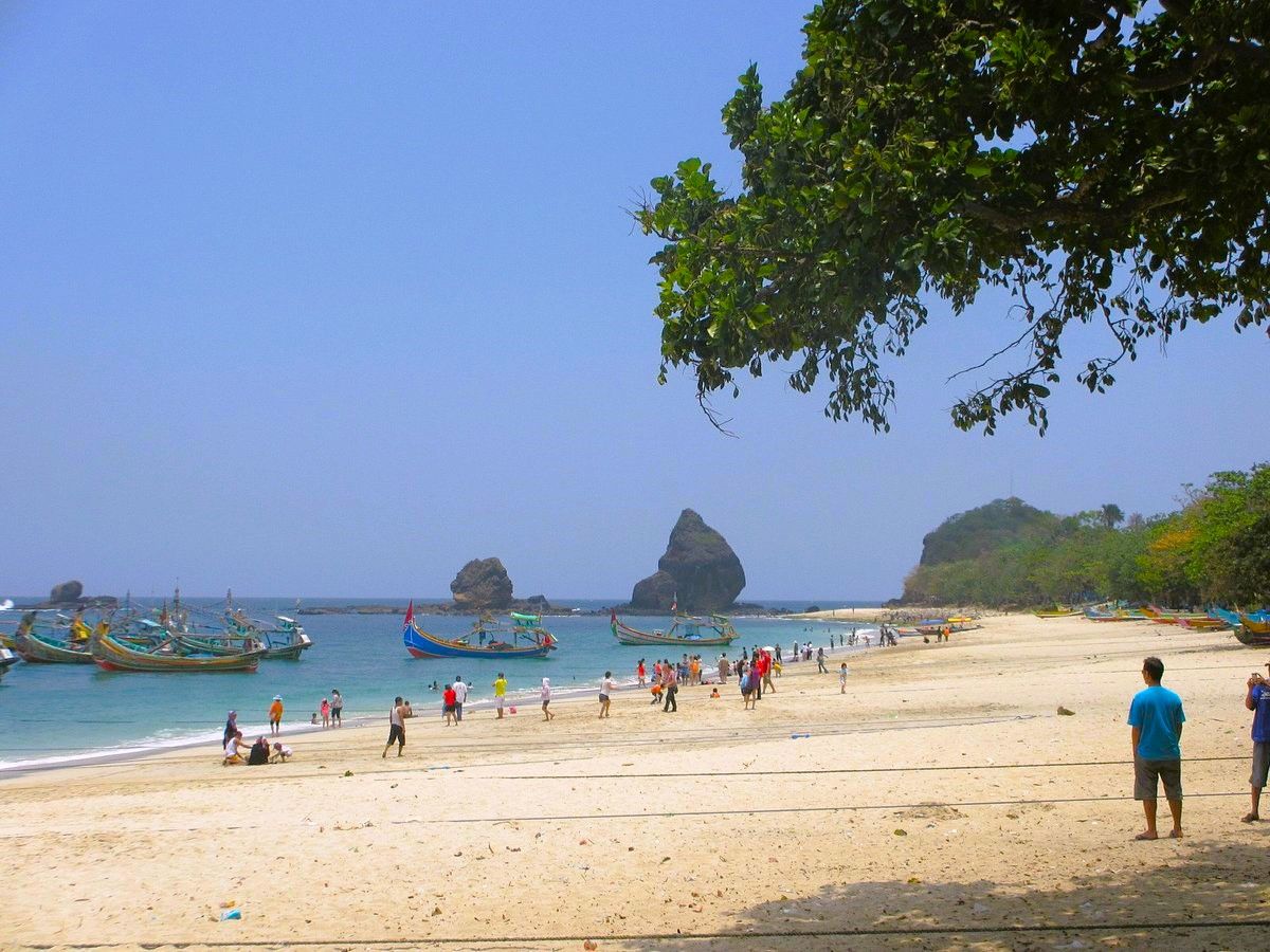 pantai papuma.jpg