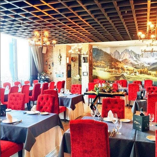 Instagram Ristorante Da Valentino (@valentino_jkt) • Dining table with red bench sofa.jpg