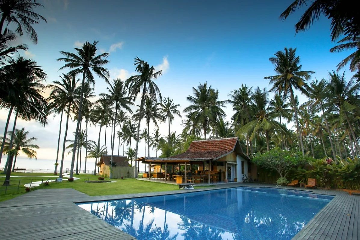 villa-so-long-pool-banyuwangi.jpg