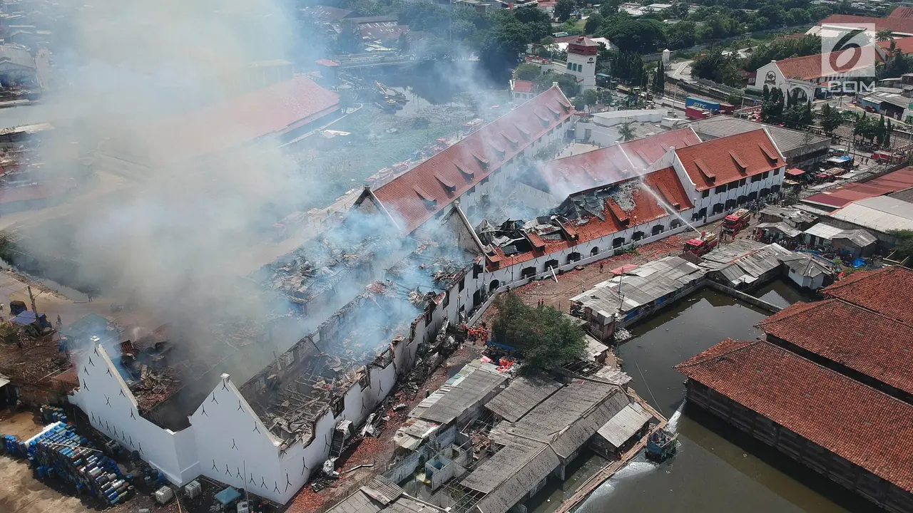 the fireburning in museum bahari jakarta.webp