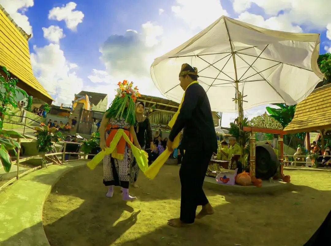 Take a Look at The Mystic Dance in Banyuwagi: Seblang Dance